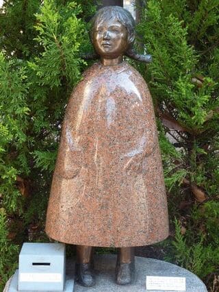 パティオ「きみちゃん像」