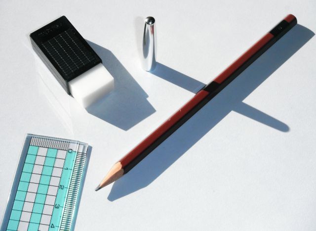 消しゴムと 鉛筆