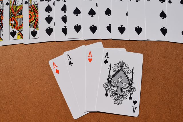 スペードだけが大きなマーク