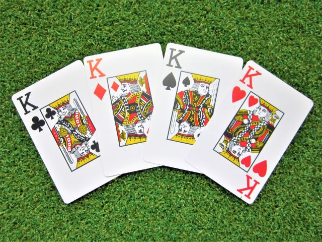 そっぽを向くダイヤのキング